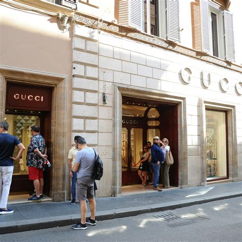 la roba gucci meno costosa al mondo|Le marche di lusso più costose del mondo! Classifica per valore .